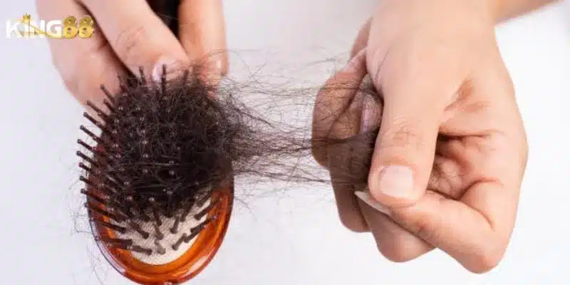 Mơ thấy rụng tóc là tín hiệu từ vũ trụ hay sự ngẫu nhiên?